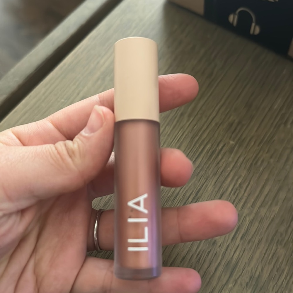 Ilia Liquid Powder Eye Shadow Tint. Color Mythic